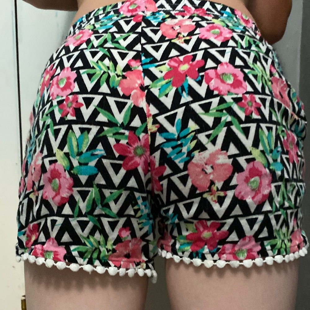 Walmart brand size medium floral print cute pattern shorts